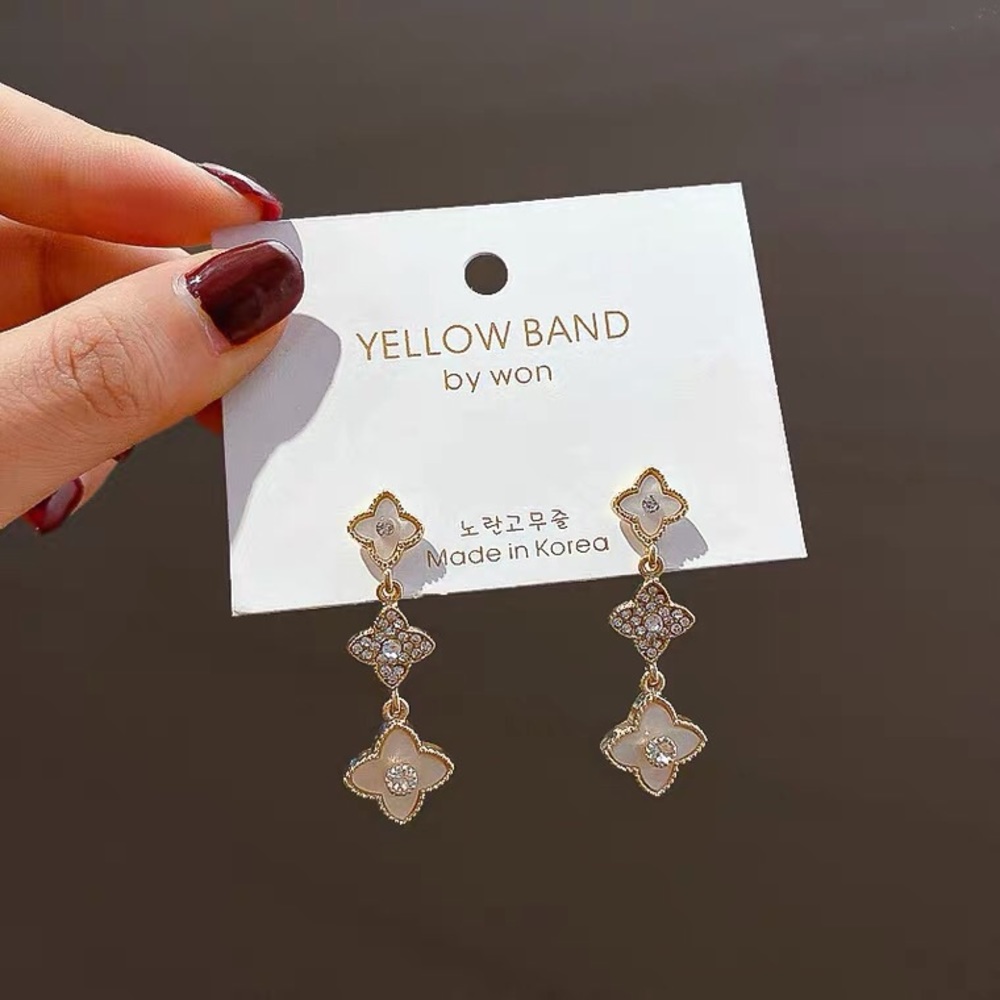 Luxury fashion earrings  Korean style